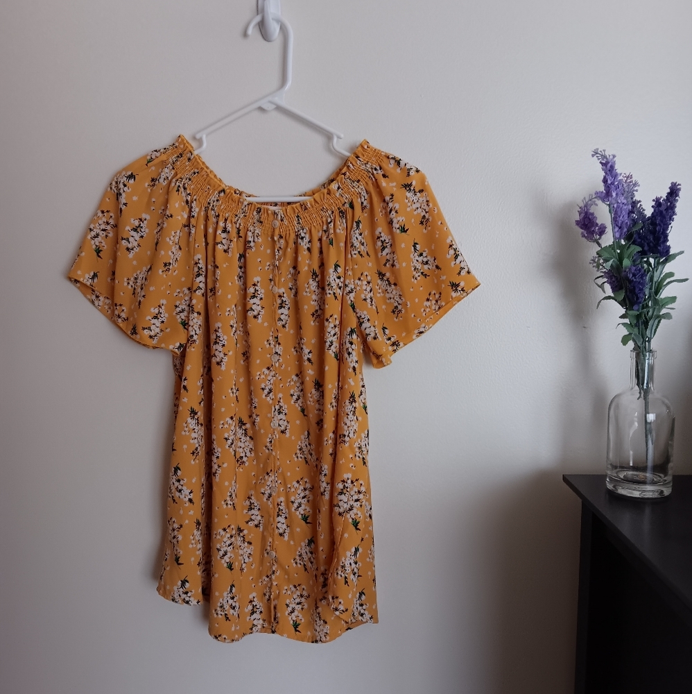 Yellow Floral Blouse Hailey & Co size SM